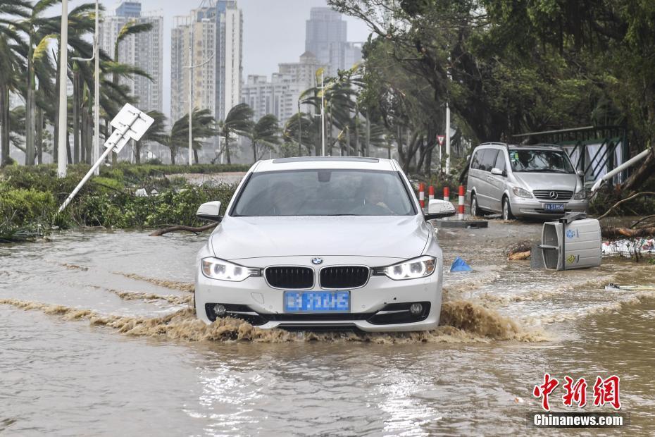 強臺風“天鴿”攜狂風暴雨登陸珠海