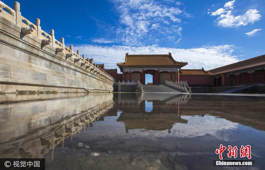 雨后北京開啟蔚藍模式 故宮現(xiàn)“天空之鏡”