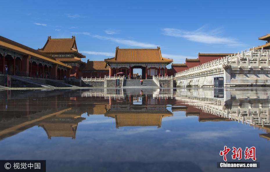 雨后北京開啟蔚藍(lán)模式 故宮現(xiàn)“天空之鏡”