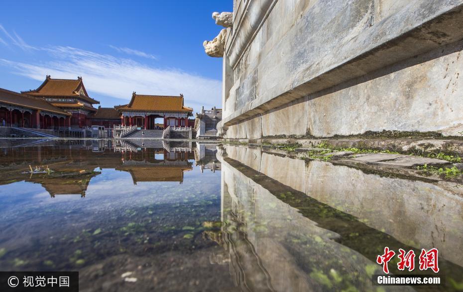 雨后北京開啟蔚藍(lán)模式 故宮現(xiàn)“天空之鏡”