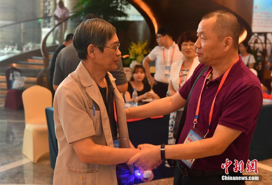 出席第九届世界华文传媒论坛的嘉宾陆续抵榕