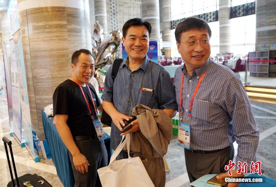 出席第九届世界华文传媒论坛的嘉宾陆续抵榕