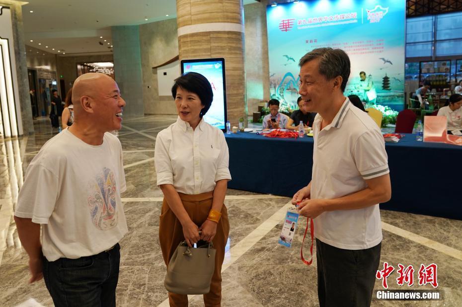 出席第九届世界华文传媒论坛的嘉宾陆续抵榕