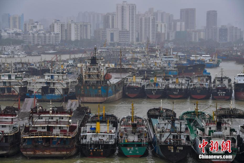 臺(tái)風(fēng)“卡努”來(lái)襲 海南24278艘漁船回港避風(fēng)