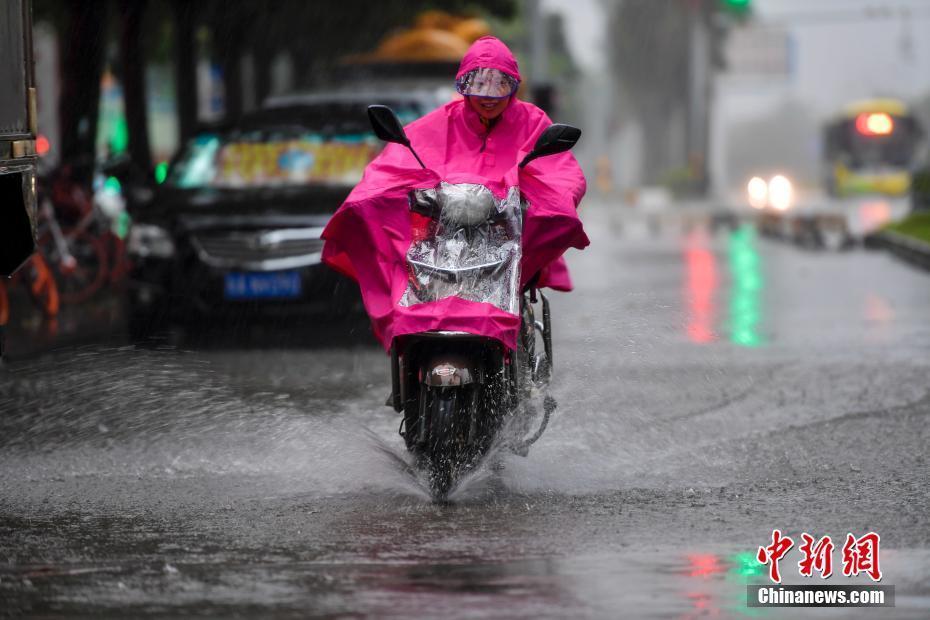 臺風(fēng)“卡努”攜強降水襲擾海南