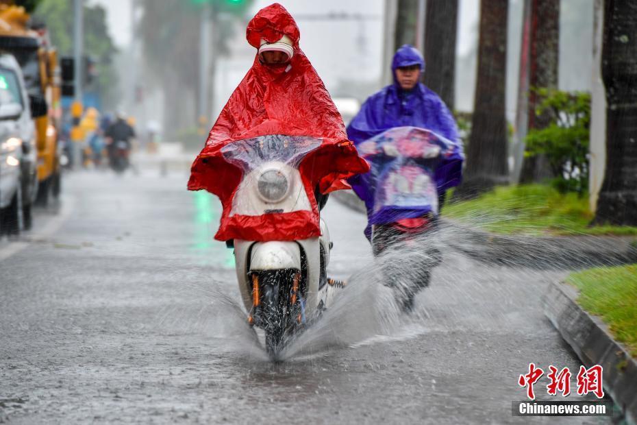 臺(tái)風(fēng)“卡努”攜強(qiáng)降水襲擾海南