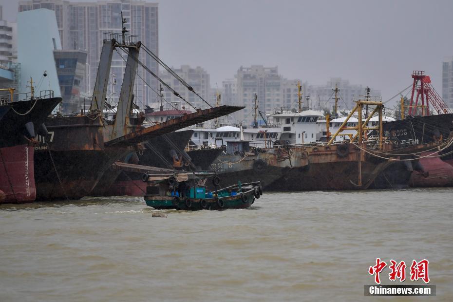 臺風“卡努”來襲 海南24278艘漁船回港避風