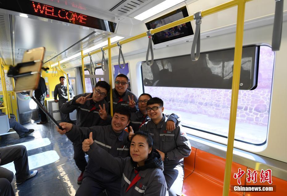 中國研制的首批美國波士頓地鐵車下線