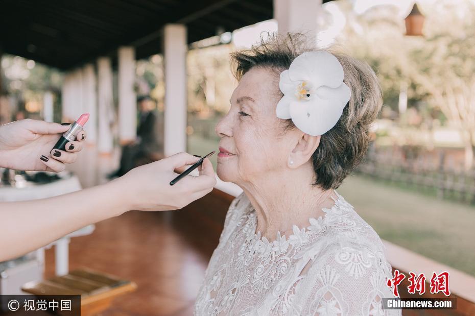 嫁給愛(ài)情的樣子 巴西夫婦結(jié)婚60年補(bǔ)拍婚紗照