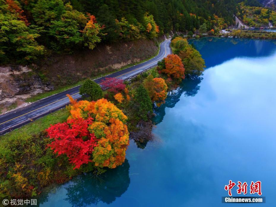 四川九寨溝震后第一個(gè)秋天 景觀大半已恢復(fù)