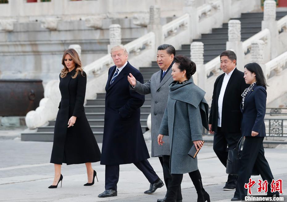 習近平和夫人彭麗媛陪同美國總統(tǒng)特朗普和夫人梅拉尼婭參觀故宮博物院