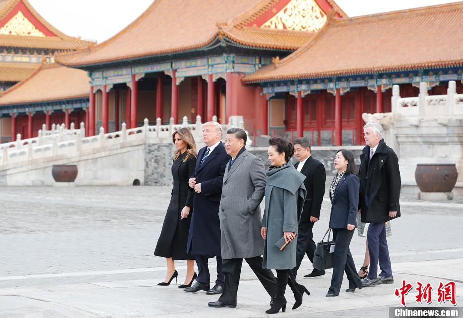 習(xí)近平和夫人彭麗媛陪同美國總統(tǒng)特朗普和夫人梅拉尼婭參觀故宮博物院