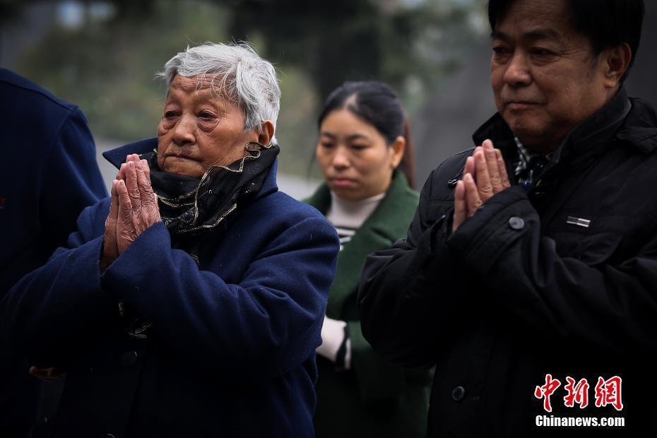 南京大屠殺死難者家庭祭告 緬懷先人祭奠亡靈