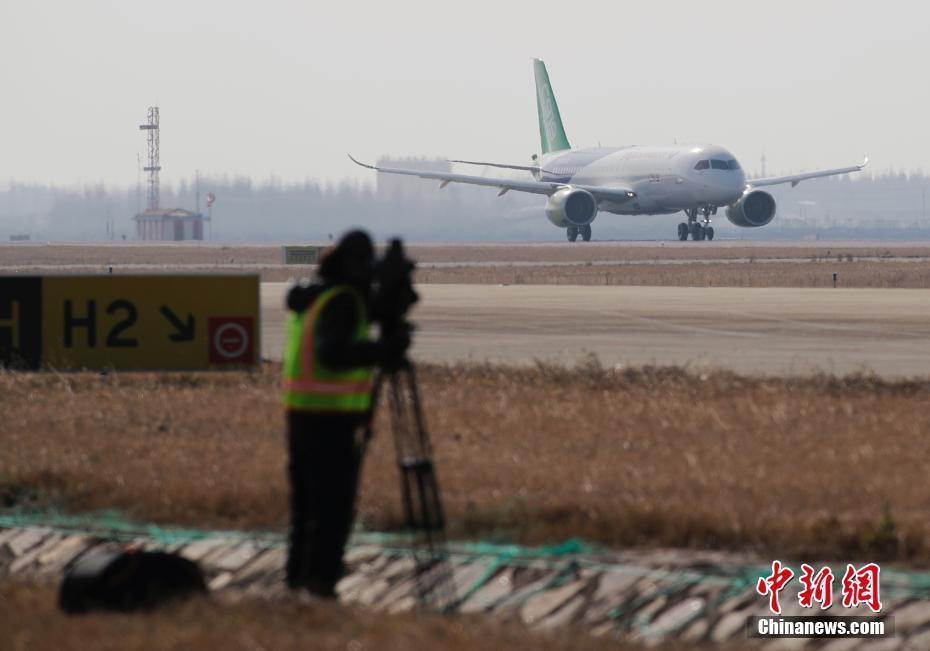 第二架國產(chǎn)大型客機C919上海試飛行