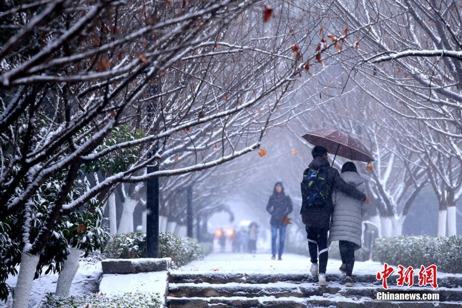 多地迎新年首場降雪 發(fā)布暴雪橙色預警