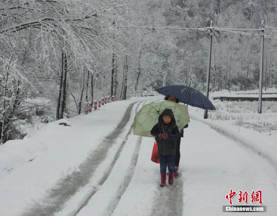 多地迎新年首場降雪 發(fā)布暴雪橙色預(yù)警