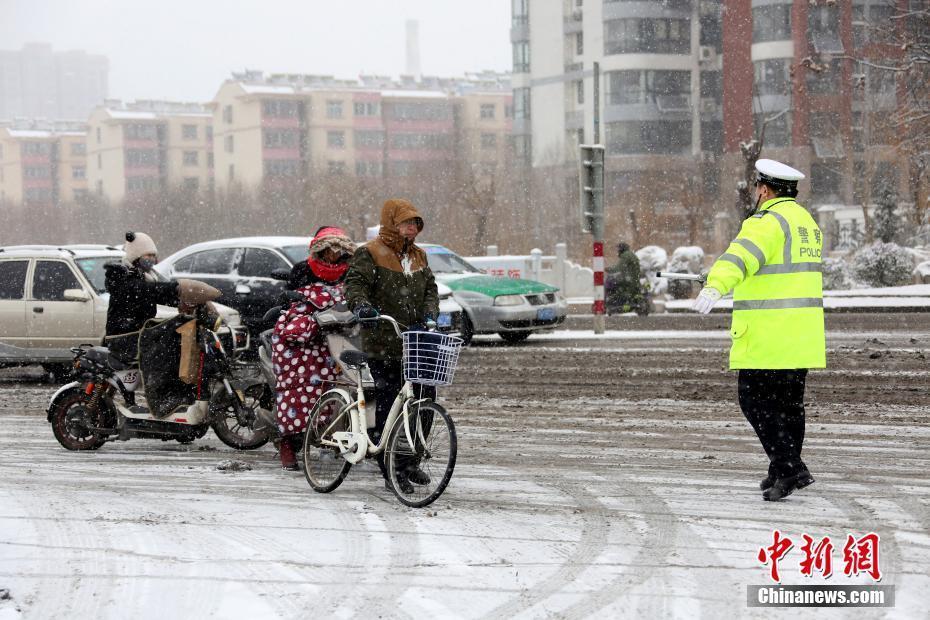 多地迎新年首場(chǎng)降雪 發(fā)布暴雪橙色預(yù)警