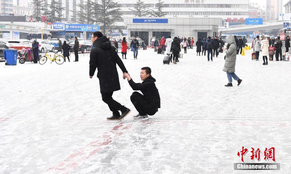 多地迎新年首場降雪 發(fā)布暴雪橙色預(yù)警