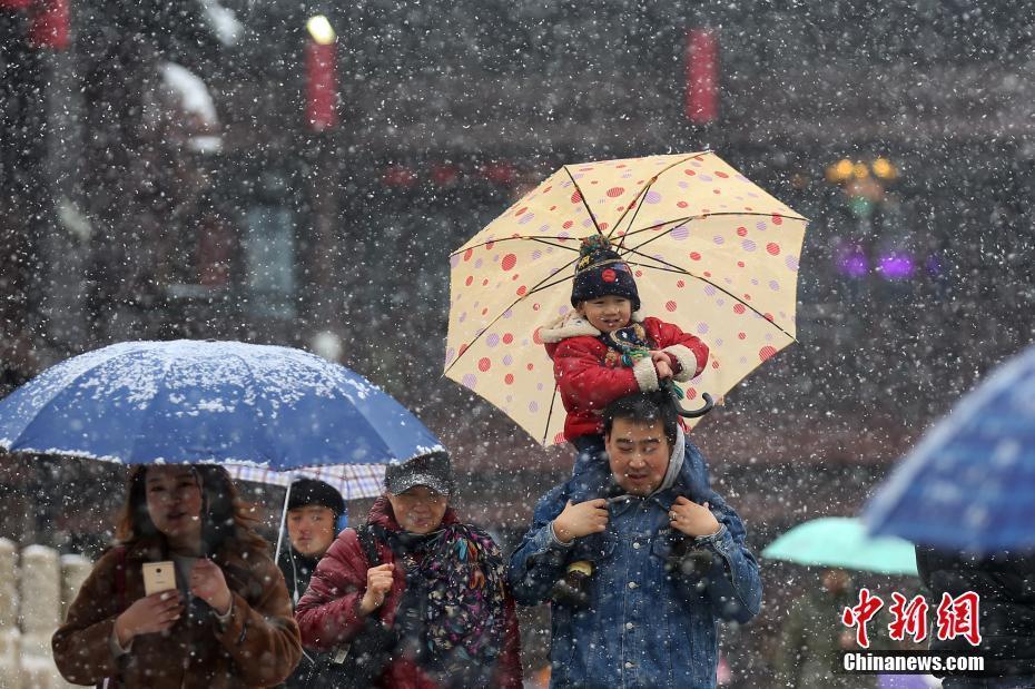 多地迎新年首場降雪 發(fā)布暴雪橙色預(yù)警