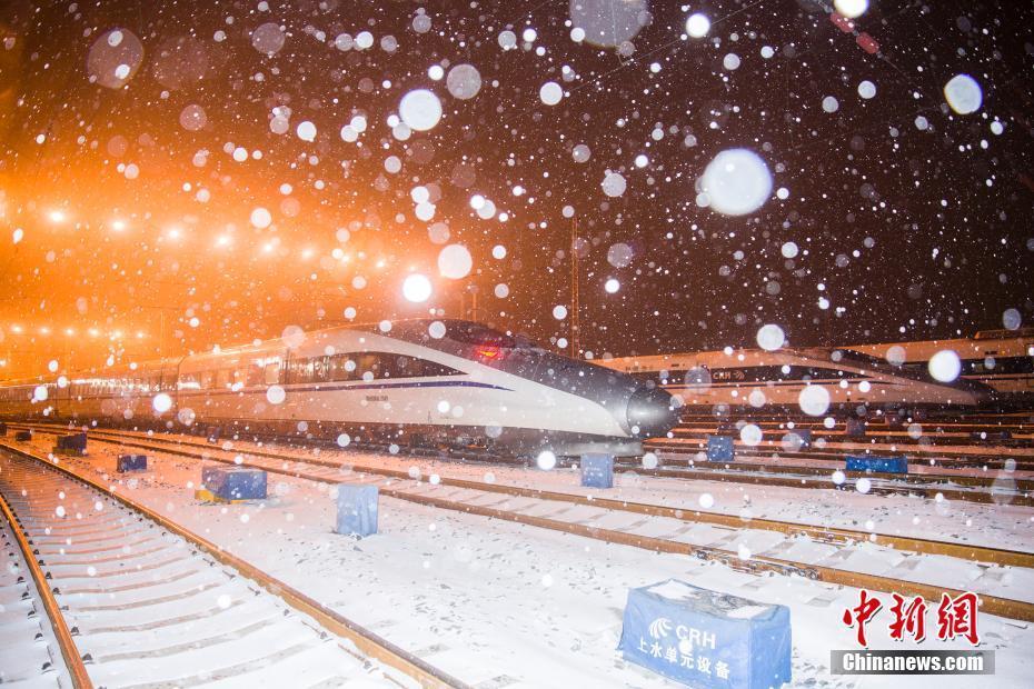 多地迎新年首場降雪 發(fā)布暴雪橙色預(yù)警