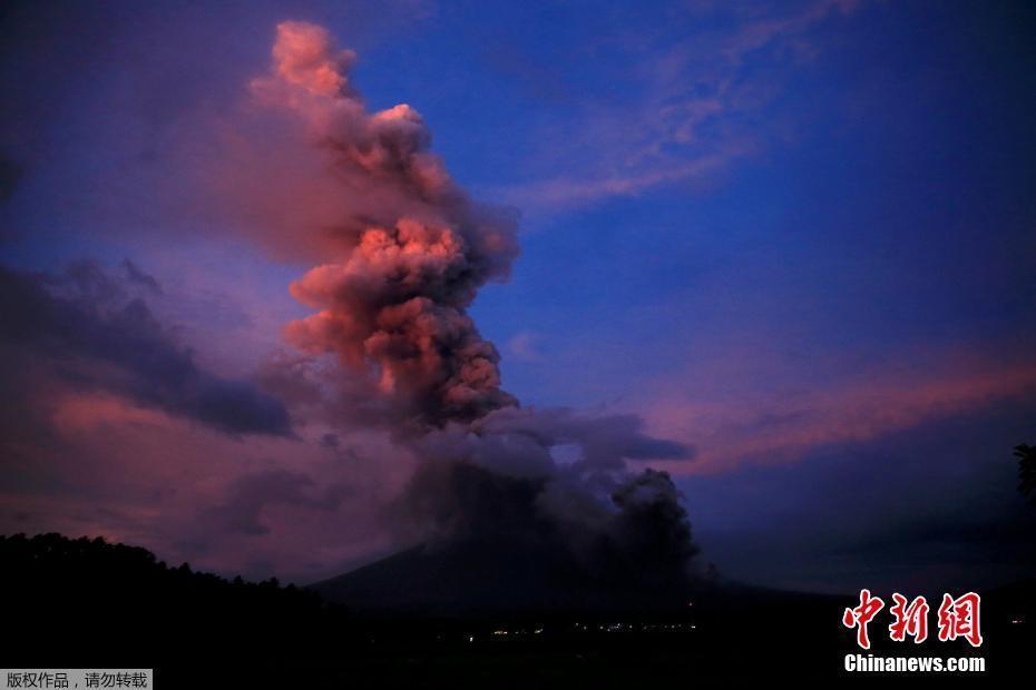 菲律賓馬榮火山再度猛烈噴發(fā) 超5萬民眾撤離