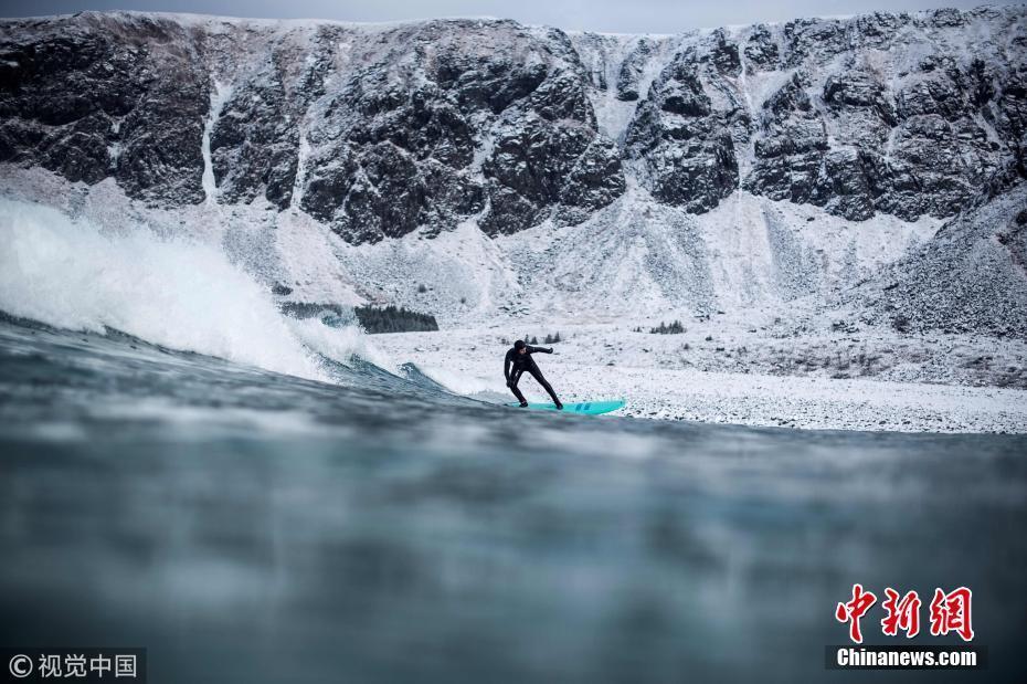 去北極圈沖浪,！享受飄雪和極光雙重浪漫