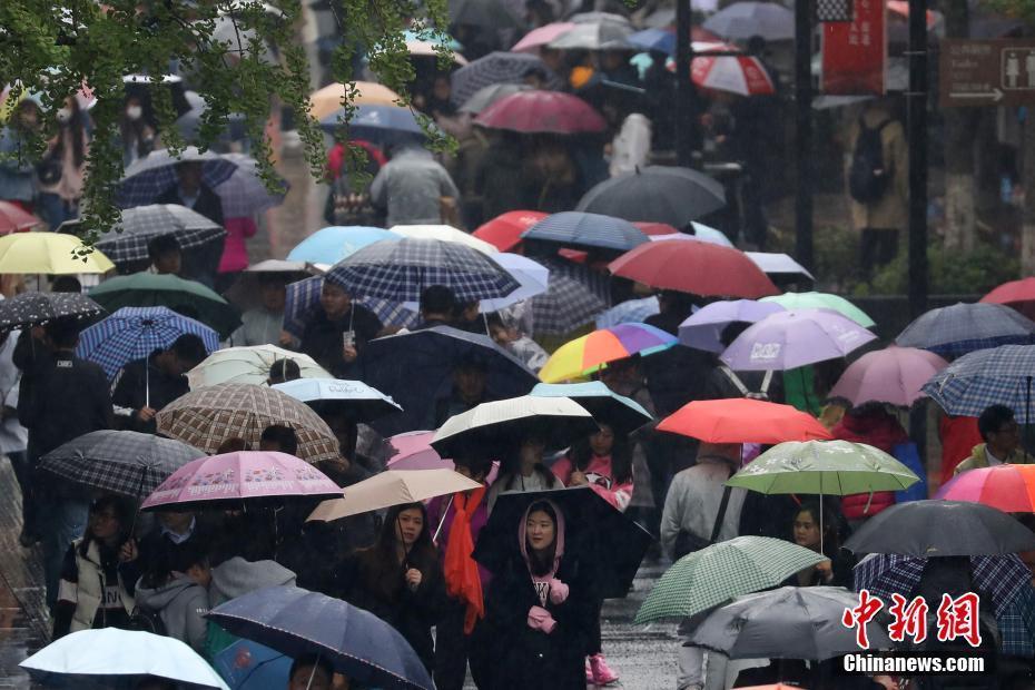 清明小長假 各地民眾紛紛出游