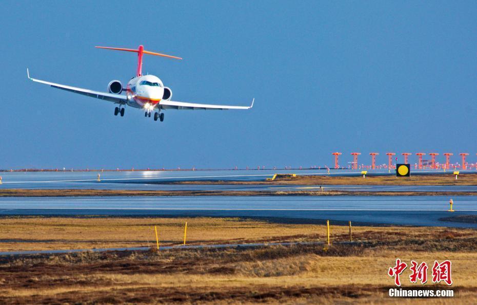 中國(guó)ARJ21噴氣客機(jī)完成冰島大側(cè)風(fēng)試飛凱旋歸來(lái)