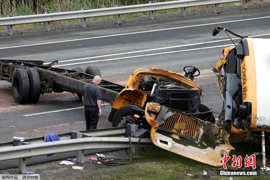 美新澤西州一校車與卡車相撞 已致2死40余傷