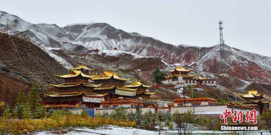 甘肅祁連山下迎降雪 山川草原銀裝素裹
