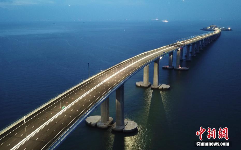 夜瞰港珠澳大橋