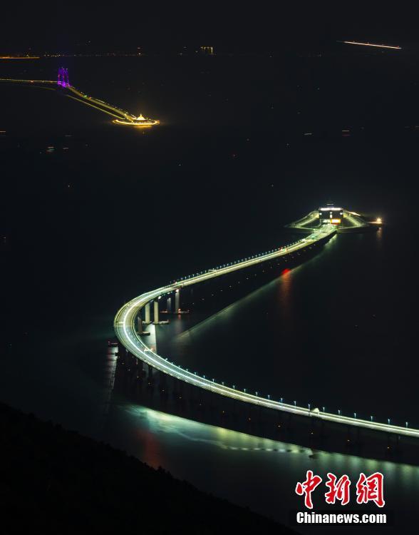 夜瞰港珠澳大桥