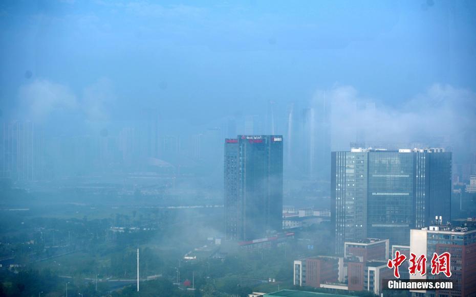 成都現(xiàn)平流云景象 宛如仙境