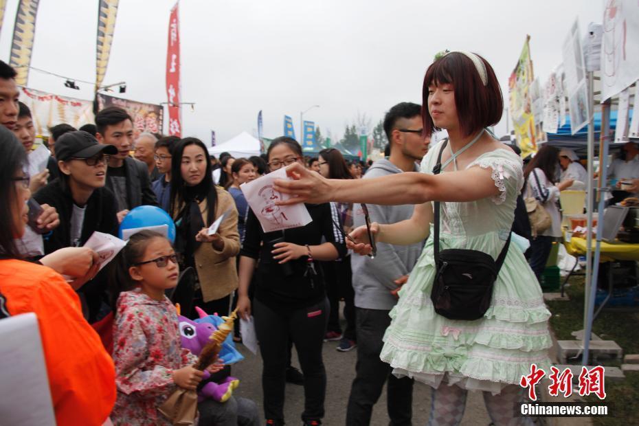 加拿大萬錦市舉行亞洲文化美食節(jié) 中式小吃成主流