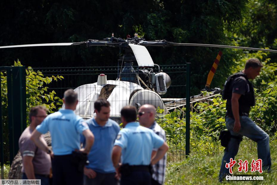 法国上演真人版《越狱》 杀人犯乘直升机逃跑