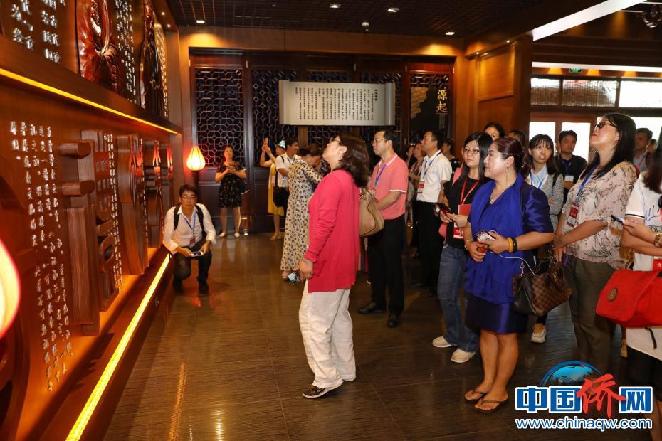 海外华媒代表走进天津老字号企业感受传统食品文化