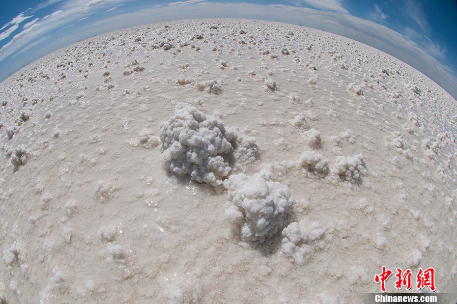 青海察爾汗鹽湖 水天之間的夢(mèng)幻之地