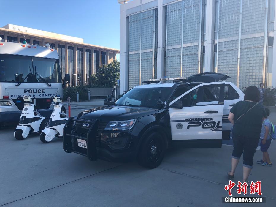 美国警方举行“全国打击犯罪夜”活动
