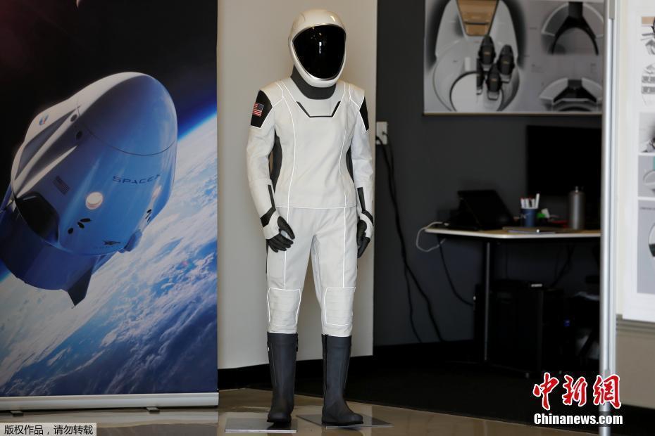 SpaceX載人龍飛船模擬器內(nèi)部曝光 高級轎跑即視感