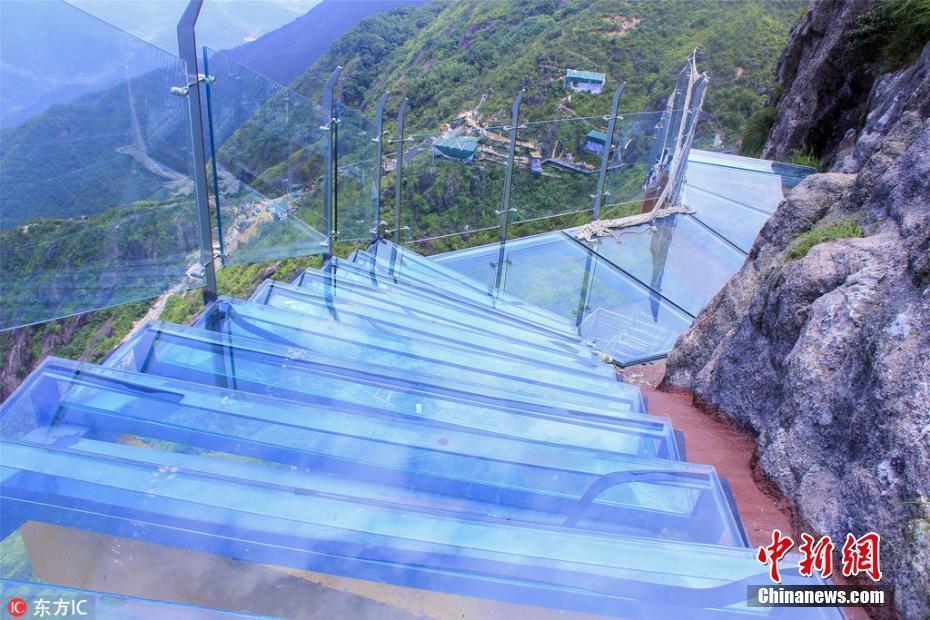 海拔1417米 广东清远建成全国首个玻璃天梯