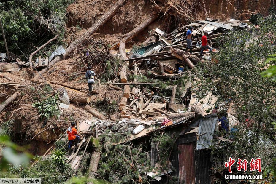 臺(tái)風(fēng)在菲律賓北部引發(fā)泥石流 數(shù)十人被掩埋