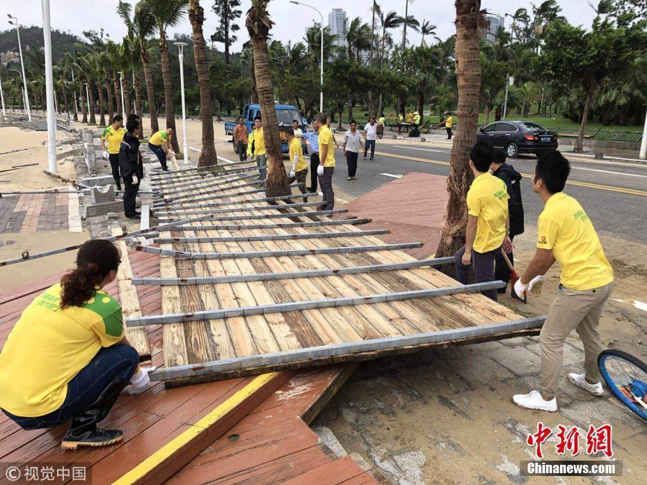 臺風“山竹”過境后 各地緊急開展善后清理工作