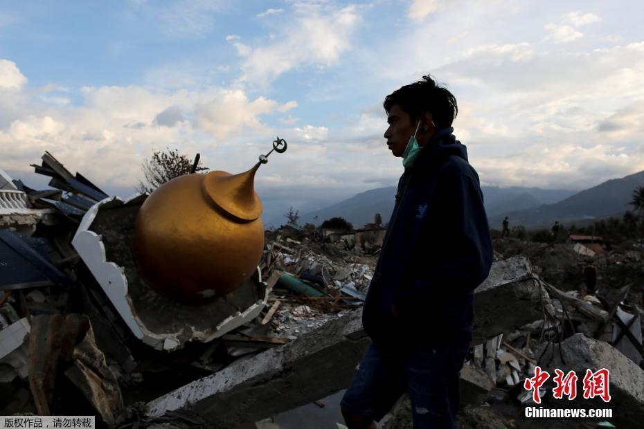 印尼地震海嘯死亡人數(shù)升至1763人 搜救即將結(jié)束