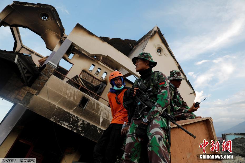 印尼地震海嘯死亡人數(shù)升至1763人 搜救即將結(jié)束