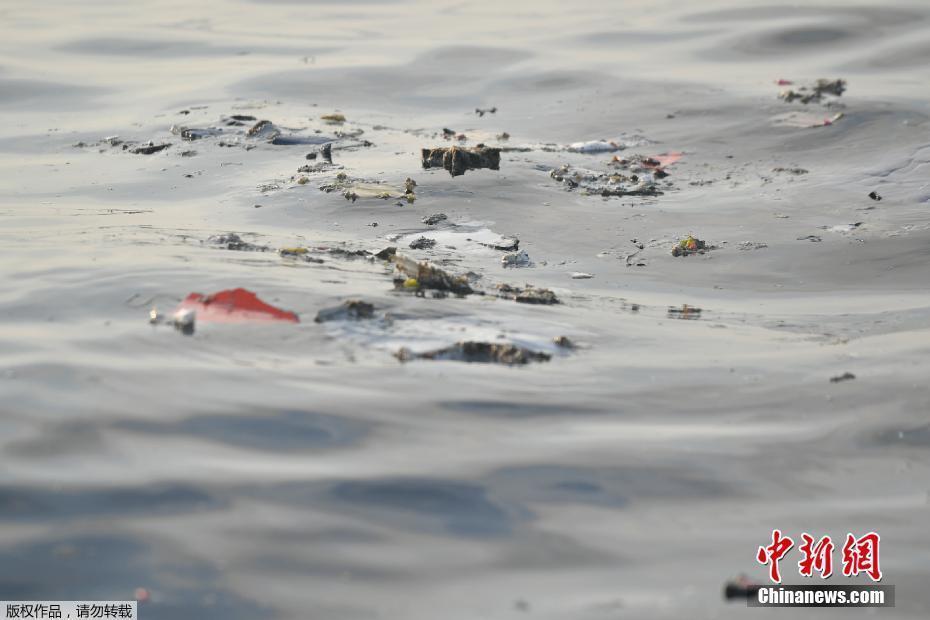 印尼獅航空難無一生還 海面漂浮大量遇難者遺物