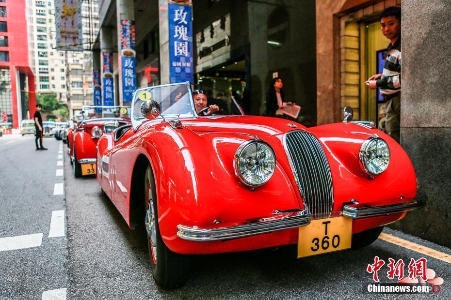 復(fù)古老爺車巡游拉開澳門車展序幕