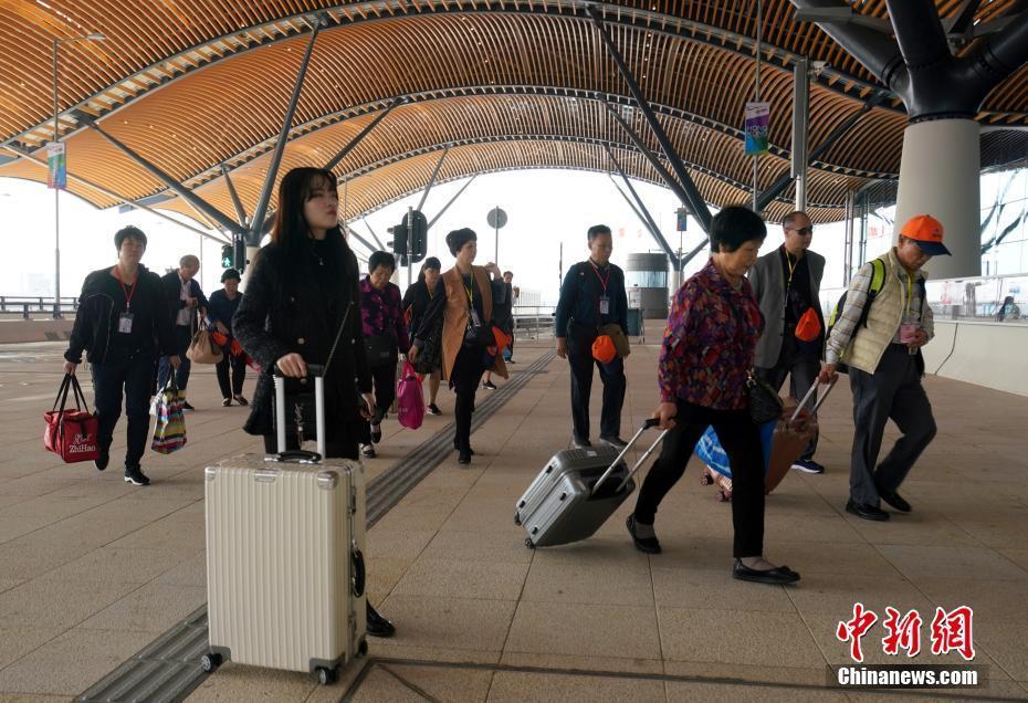 港珠澳大橋通車滿月 香港口岸平穩(wěn)度過“磨合期”