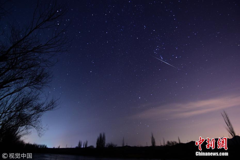 雙子座流星雨達到高峰期 顆顆流星劃破夜空