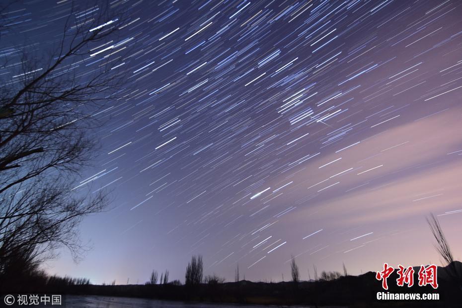 雙子座流星雨達到高峰期 顆顆流星劃破夜空