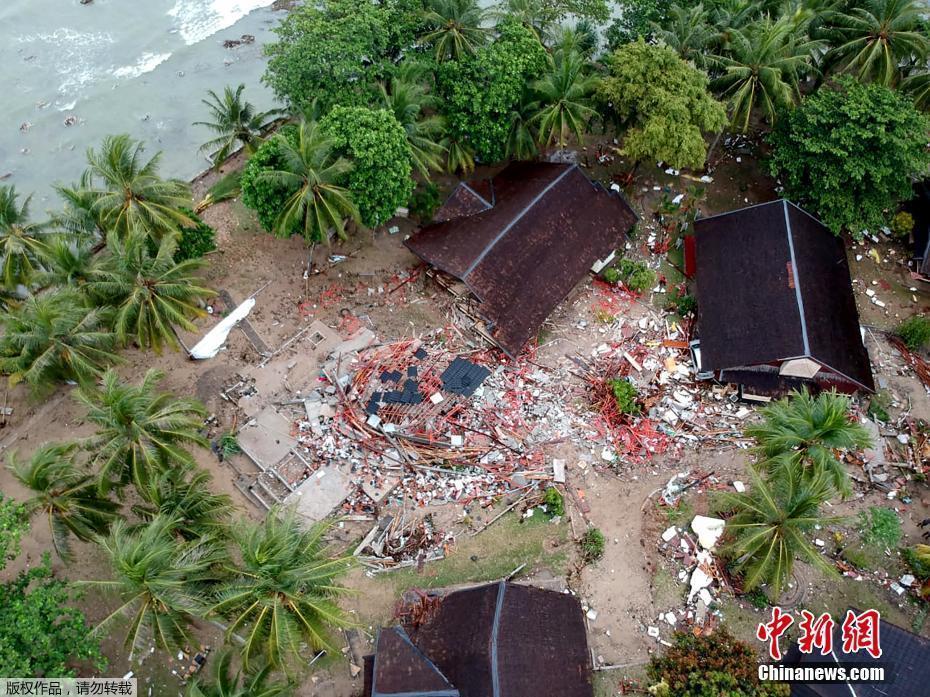 印尼度假海灘摧毀殆盡 廢墟中鑰匙還掛在門上